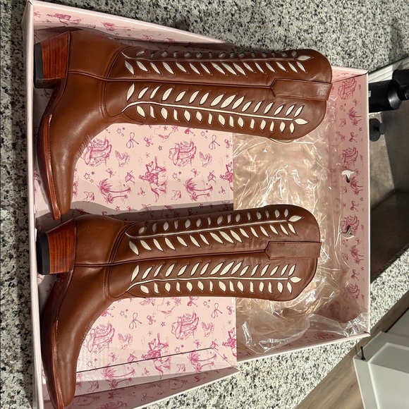 Brown Heeled Boots with Decorative Stitching - Picture 5 of 6